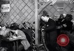 Image Les garçons et les filles de l'alcool potable New York City USA, 1943, de la seconde 44 séquences d'archives historiques vidéo 65675039757