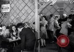 Image Les garçons et les filles de l'alcool potable New York City USA, 1943, de la seconde 47 séquences d'archives historiques vidéo 65675039757