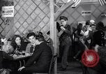 Image Les garçons et les filles de l'alcool potable New York City USA, 1943, de la seconde 51 séquences d'archives historiques vidéo 65675039757