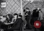 Image Les garçons et les filles de l'alcool potable New York City USA, 1943, de la seconde 57 séquences d'archives historiques vidéo 65675039757