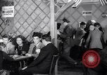 Image Les garçons et les filles de l'alcool potable New York City USA, 1943, de la seconde 59 séquences d'archives historiques vidéo 65675039757