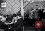 Image Les garçons et les filles de l'alcool potable New York City USA, 1943, de la seconde 60 séquences d'archives historiques vidéo 65675039757