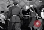 Image Les jeunes couples danser en club au cours de l' ère Seconde Guerre Mondiale New York City USA, 1943, de la seconde 6 séquences d'archives historiques vidéo 65675039758