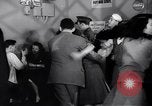 Image Les jeunes couples danser en club au cours de l' ère Seconde Guerre Mondiale New York City USA, 1943, de la seconde 11 séquences d'archives historiques vidéo 65675039758