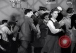 Image Les jeunes couples danser en club au cours de l' ère Seconde Guerre Mondiale New York City USA, 1943, de la seconde 12 séquences d'archives historiques vidéo 65675039758