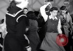 Image Les jeunes couples danser en club au cours de l' ère Seconde Guerre Mondiale New York City USA, 1943, de la seconde 14 séquences d'archives historiques vidéo 65675039758
