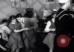 Image Les jeunes couples danser en club au cours de l' ère Seconde Guerre Mondiale New York City USA, 1943, de la seconde 17 séquences d'archives historiques vidéo 65675039758