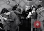 Image Les jeunes couples danser en club au cours de l' ère Seconde Guerre Mondiale New York City USA, 1943, de la seconde 18 séquences d'archives historiques vidéo 65675039758