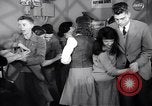 Image Les jeunes couples danser en club au cours de l' ère Seconde Guerre Mondiale New York City USA, 1943, de la seconde 26 séquences d'archives historiques vidéo 65675039758