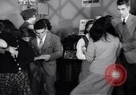 Image Les jeunes couples danser en club au cours de l' ère Seconde Guerre Mondiale New York City USA, 1943, de la seconde 29 séquences d'archives historiques vidéo 65675039758