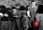 Image Les jeunes couples danser en club au cours de l' ère Seconde Guerre Mondiale New York City USA, 1943, de la seconde 30 séquences d'archives historiques vidéo 65675039758