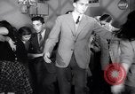 Image Les jeunes couples danser en club au cours de l' ère Seconde Guerre Mondiale New York City USA, 1943, de la seconde 31 séquences d'archives historiques vidéo 65675039758