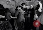 Image Les jeunes couples danser en club au cours de l' ère Seconde Guerre Mondiale New York City USA, 1943, de la seconde 33 séquences d'archives historiques vidéo 65675039758