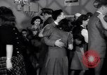 Image Les jeunes couples danser en club au cours de l' ère Seconde Guerre Mondiale New York City USA, 1943, de la seconde 36 séquences d'archives historiques vidéo 65675039758
