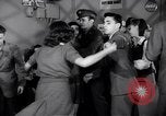 Image Les jeunes couples danser en club au cours de l' ère Seconde Guerre Mondiale New York City USA, 1943, de la seconde 43 séquences d'archives historiques vidéo 65675039758