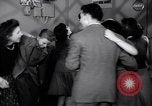 Image Les jeunes couples danser en club au cours de l' ère Seconde Guerre Mondiale New York City USA, 1943, de la seconde 48 séquences d'archives historiques vidéo 65675039758
