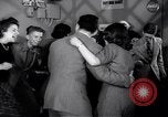 Image Les jeunes couples danser en club au cours de l' ère Seconde Guerre Mondiale New York City USA, 1943, de la seconde 49 séquences d'archives historiques vidéo 65675039758