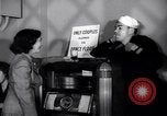 Image Les jeunes couples danser en club au cours de l' ère Seconde Guerre Mondiale New York City USA, 1943, de la seconde 56 séquences d'archives historiques vidéo 65675039758