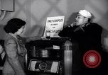 Image Les jeunes couples danser en club au cours de l' ère Seconde Guerre Mondiale New York City USA, 1943, de la seconde 58 séquences d'archives historiques vidéo 65675039758