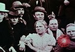 Image de familles d'immigrants en provenance de l'Europe United States USA, 1975, de la seconde 23 séquences d'archives historiques vidéo 65675039763