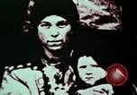 Image de familles d'immigrants en provenance de l'Europe United States USA, 1975, de la seconde 50 séquences d'archives historiques vidéo 65675039763