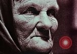 Image Les immigrants d'entrer dans l'Europe du Nord par Ellis Island vers 1910 United States USA, 1975, de la seconde 17 séquences d'archives historiques vidéo 65675039774