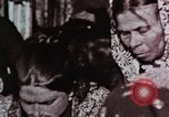 Image Les immigrants d'entrer dans l'Europe du Nord par Ellis Island vers 1910 United States USA, 1975, de la seconde 45 séquences d'archives historiques vidéo 65675039774