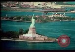 Immagine di Ellis Island New York City USA, 1984, secondo 57 filmato di repertorio 65675039788