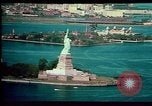 Immagine di Ellis Island New York City USA, 1984, secondo 58 filmato di repertorio 65675039788