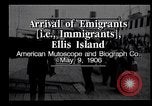 Immagine di Gli immigrati in America arrivando ad Ellis Island Ellis Island New York USA, 1906, secondo 11 filmato di repertorio 65675039828