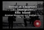 Immagine di Gli immigrati in America arrivando ad Ellis Island Ellis Island New York USA, 1906, secondo 12 filmato di repertorio 65675039828