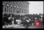 Immagine di Gli immigrati in America arrivando ad Ellis Island Ellis Island New York USA, 1906, secondo 15 filmato di repertorio 65675039828