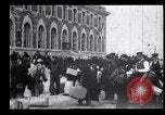 Immagine di Gli immigrati in America arrivando ad Ellis Island Ellis Island New York USA, 1906, secondo 17 filmato di repertorio 65675039828