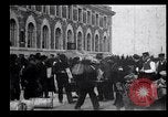 Immagine di Gli immigrati in America arrivando ad Ellis Island Ellis Island New York USA, 1906, secondo 23 filmato di repertorio 65675039828