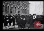 Immagine di Gli immigrati in America arrivando ad Ellis Island Ellis Island New York USA, 1906, secondo 32 filmato di repertorio 65675039828