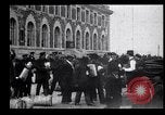 Immagine di Gli immigrati in America arrivando ad Ellis Island Ellis Island New York USA, 1906, secondo 33 filmato di repertorio 65675039828