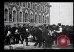 Immagine di Gli immigrati in America arrivando ad Ellis Island Ellis Island New York USA, 1906, secondo 34 filmato di repertorio 65675039828