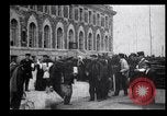Immagine di Gli immigrati in America arrivando ad Ellis Island Ellis Island New York USA, 1906, secondo 46 filmato di repertorio 65675039828