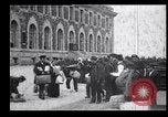 Immagine di Gli immigrati in America arrivando ad Ellis Island Ellis Island New York USA, 1906, secondo 49 filmato di repertorio 65675039828