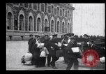 Immagine di Gli immigrati in America arrivando ad Ellis Island Ellis Island New York USA, 1906, secondo 53 filmato di repertorio 65675039828