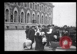 Immagine di Gli immigrati in America arrivando ad Ellis Island Ellis Island New York USA, 1906, secondo 54 filmato di repertorio 65675039828