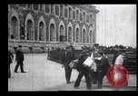 Immagine di Gli immigrati in America arrivando ad Ellis Island Ellis Island New York USA, 1906, secondo 58 filmato di repertorio 65675039828