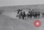 Standbild stagecoach Rennen United States USA, 1927, aus Sekunde 30 historischem Filmmaterial Videoclip 65675039849