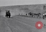 Standbild stagecoach Rennen United States USA, 1927, aus Sekunde 59 historischem Filmmaterial Videoclip 65675039849