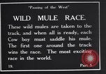 Standbild wild mule Rennen United States USA, 1927, aus Sekunde 10 historischem Filmmaterial Videoclip 65675039852