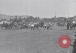 Standbild wild mule Rennen United States USA, 1927, aus Sekunde 29 historischem Filmmaterial Videoclip 65675039852