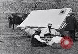 Standbild cowboys United States USA, 1927, aus Sekunde 15 historischem Filmmaterial Videoclip 65675039858