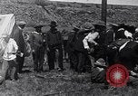 Standbild cowboys United States USA, 1927, aus Sekunde 32 historischem Filmmaterial Videoclip 65675039858
