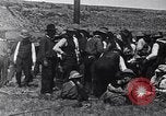Standbild cowboys United States USA, 1927, aus Sekunde 36 historischem Filmmaterial Videoclip 65675039858