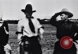 Standbild roundup Champions United States USA, 1927, aus Sekunde 20 historischem Filmmaterial Videoclip 65675039859